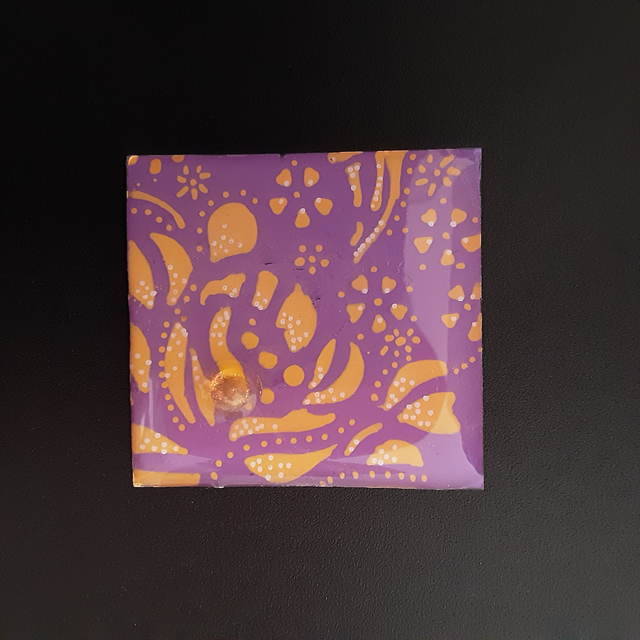 Broche grand carré collection floral-fond violet et motif floral orange