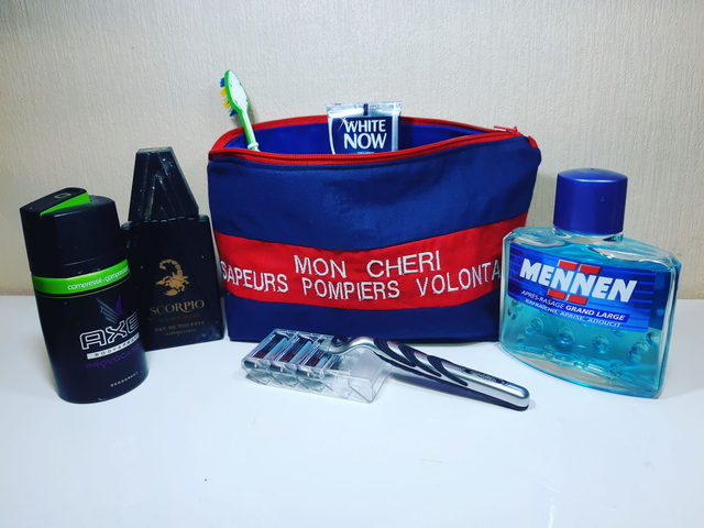 Trousse de toilette plate