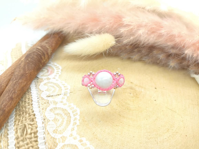 Bague rose nacre avec perles quartz rose et perles miyuki 