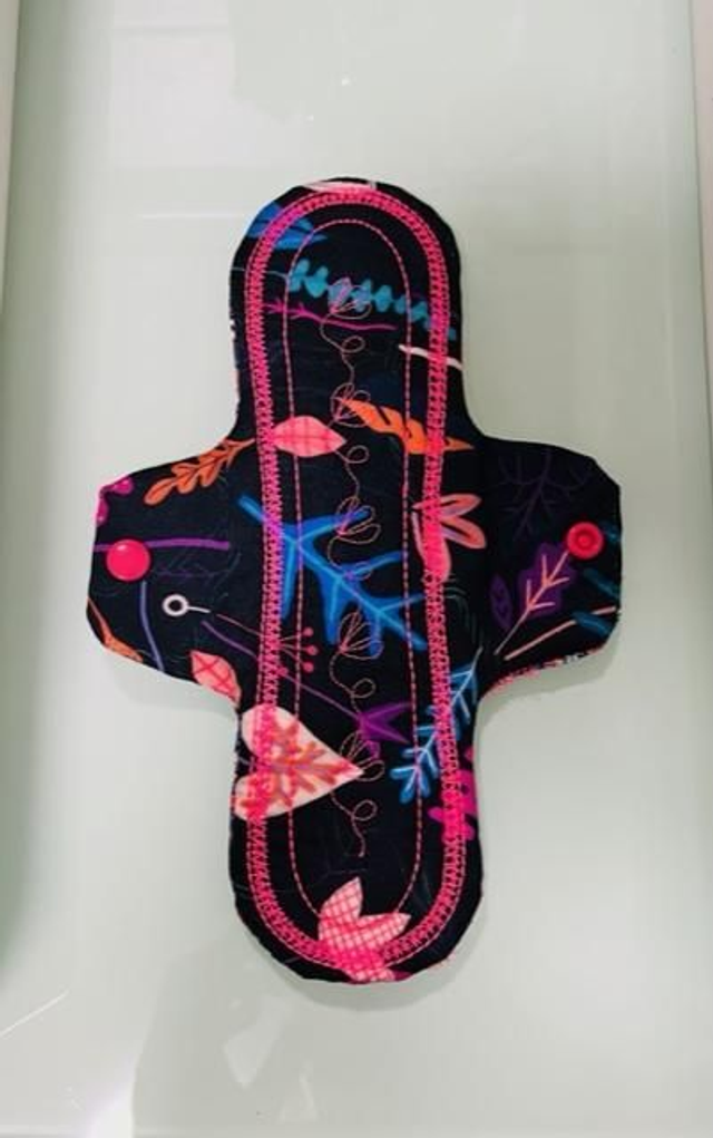 Serviette hygiénique lavable et réutilisable