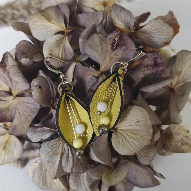Boucles d&#039;oreilles Feuilles en cuir 