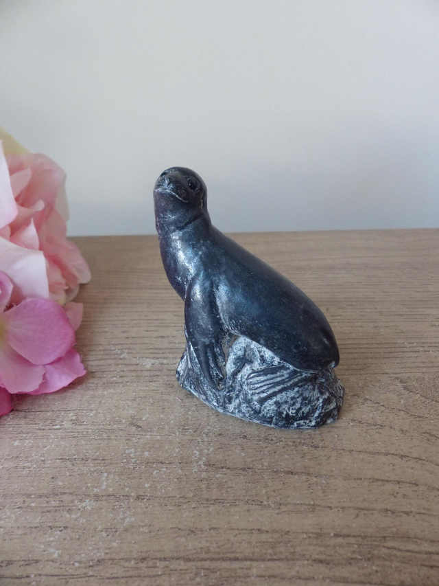 Figurine petit phoque sculpté en pierre de savon Wolf Original Canada, sculpture inuit otarie lion de mer, collection bébés animaux pierre