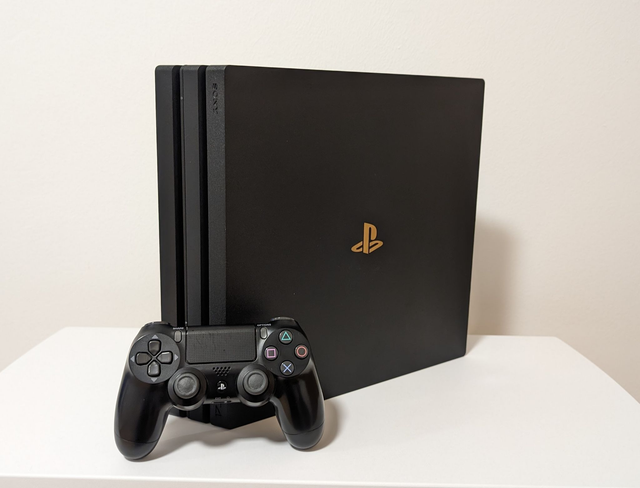 SONY │ Playstation 4 Pro (1TB) schwarz - (Zustand: gut)