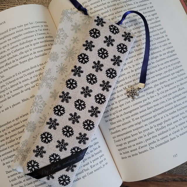 Marque-page 035 : Flocons et breloque