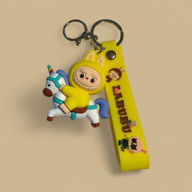 0647 - Labubu - geel - met eenhoorn