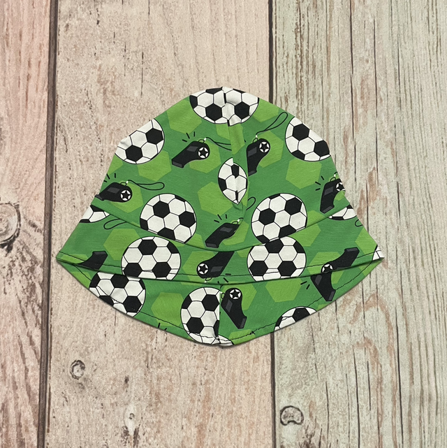 Sonnenhut, Größe 44-46, Fußball grün