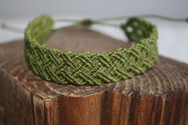 Breites Armband im keltischen Stil - Einzigartiges Unisex-Schmuckstück