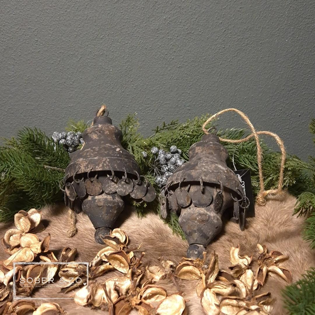 Metalen hanger met muntjes, M