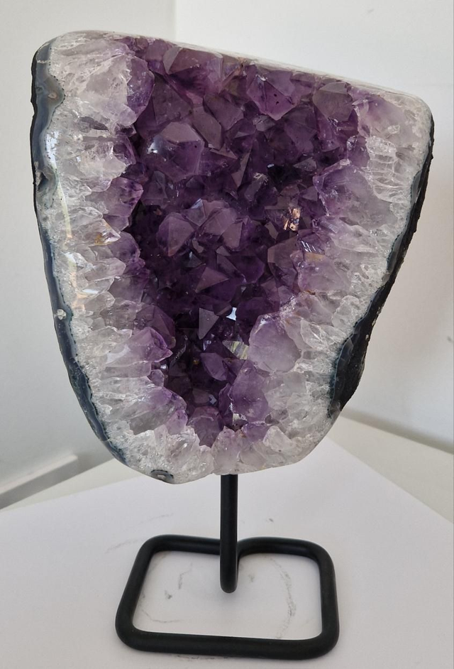 Améthyste Géode sur pied métal