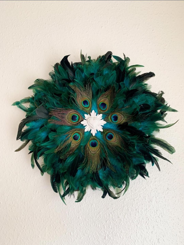 Jujuhat plumes de coq bleues, paon et céramique