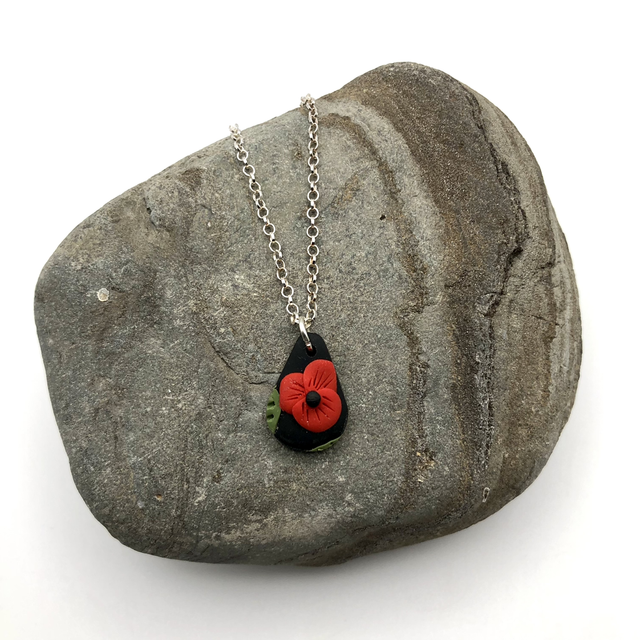 Poppy necklace