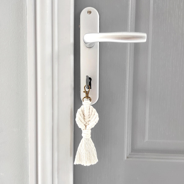 Porte clé macramé coquillage beige