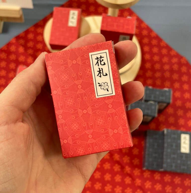 Hanafuda pakli egyedi tervezésű, klasszikus design