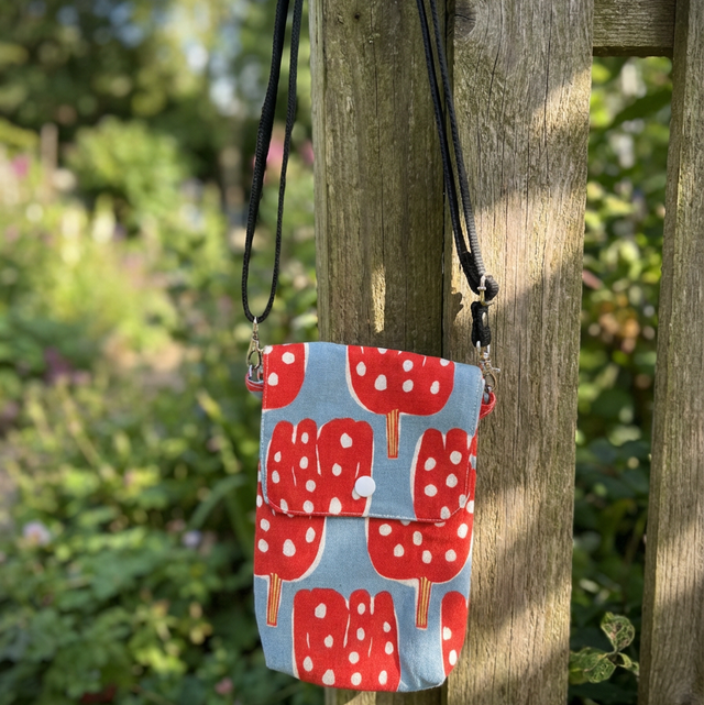 SS120 - Red Mushroom Pattern Crossbody Phone Bag