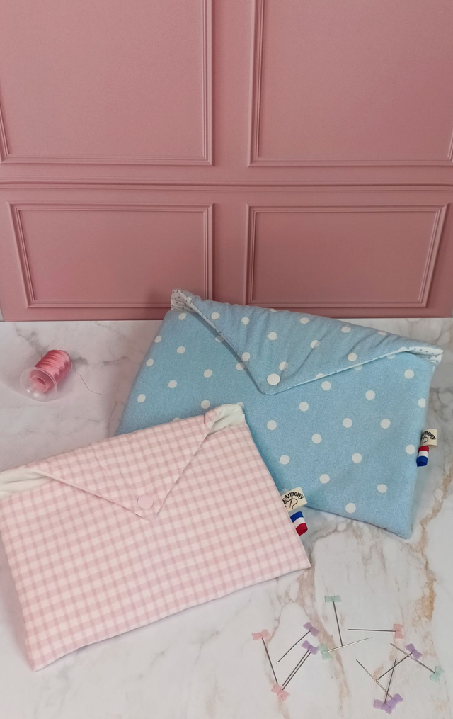 Pochette à livres brochés bleue à pois