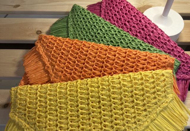 Bright straw clutch bag