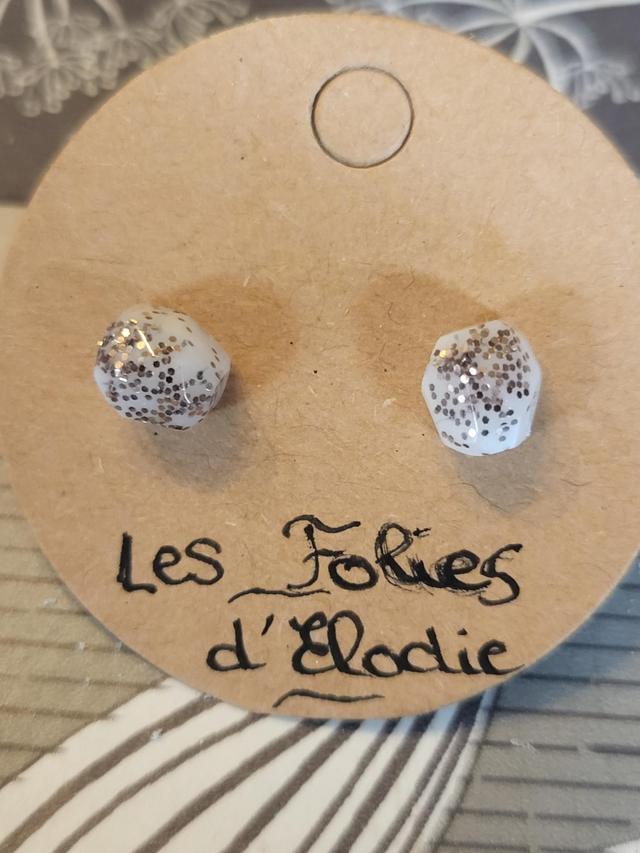 Boucles d'oreilles puce