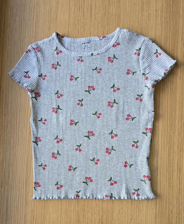 Tee-shirt Cerises 🍒 8 ans