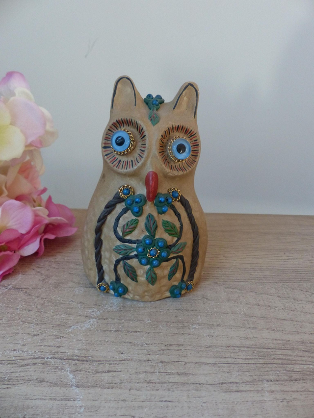 Sculpture Hibou en Terre Cuite Peinte à la Main – Figurine Artisanale Vintage avec Motifs Floraux, Décoration Originale Intérieur Naturel