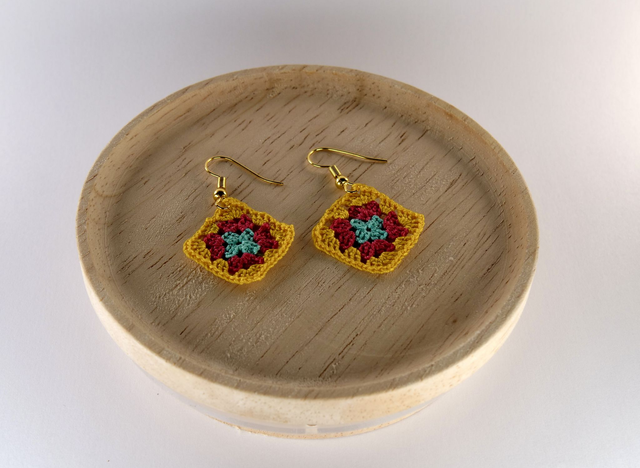 Boucles d’oreilles dorées - Carré granny