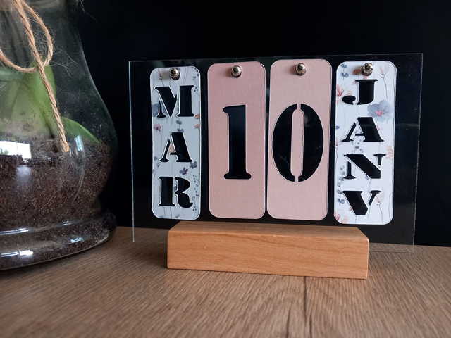 Calendrier perpétuel transparent