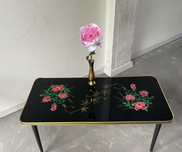 Vintage salontafel met rozen