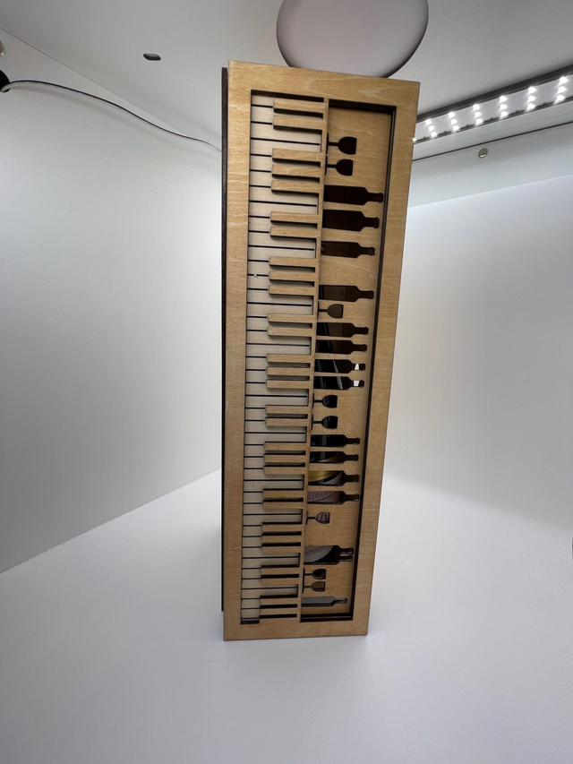 Boîte en bois Piano Bar pour bouteille de vin rouge.