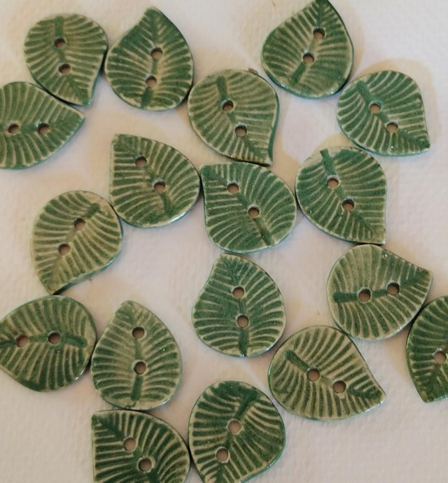 Boutons petite feuille par 3