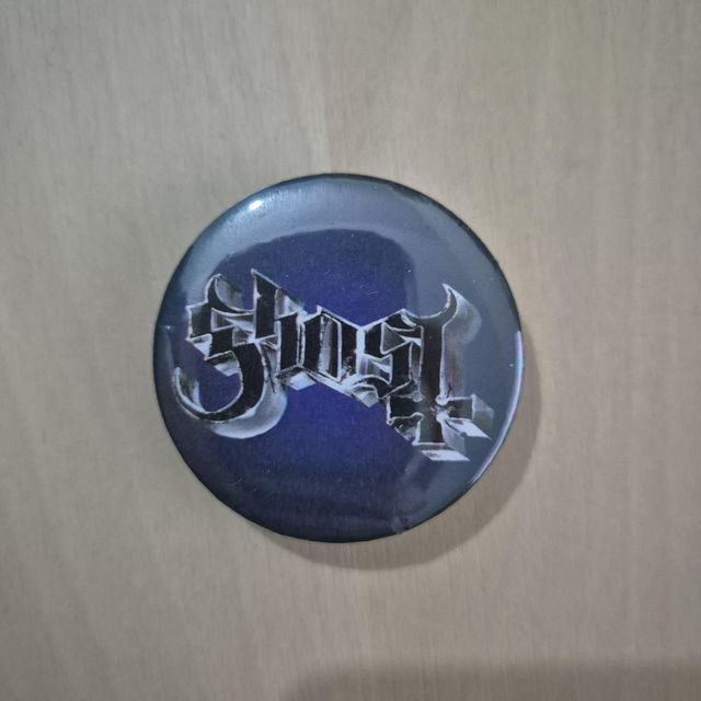 Button: Ghost - Logo