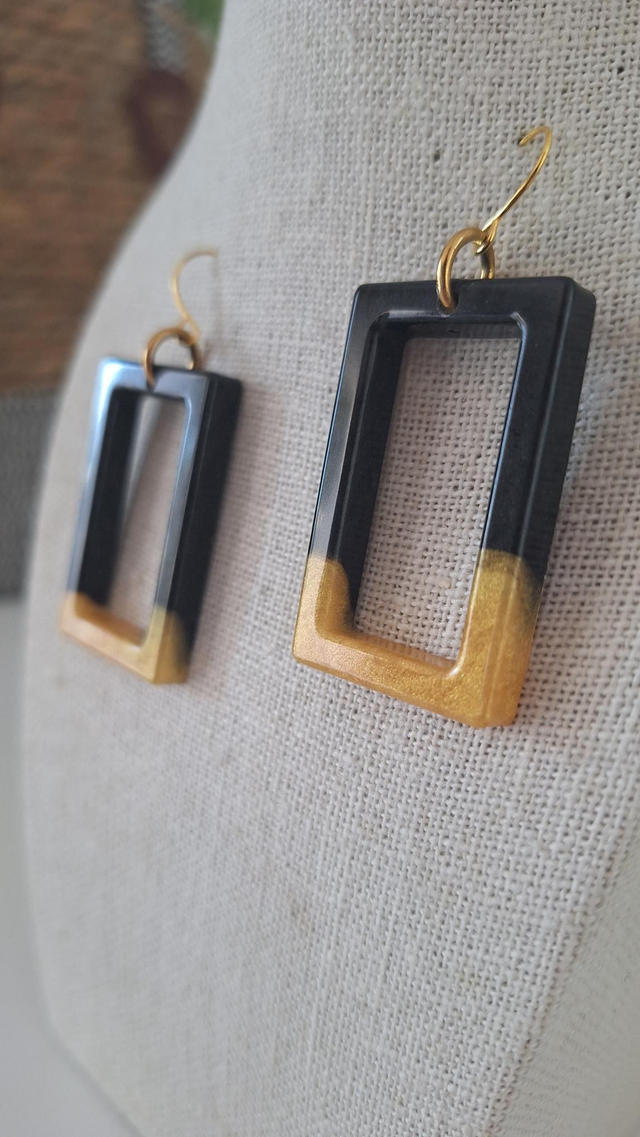 Boucles oreilles rectangle noir et doré