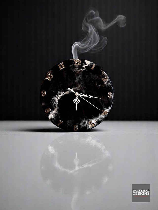 Wanduhr Epoxidharz schwarz/weiss 
