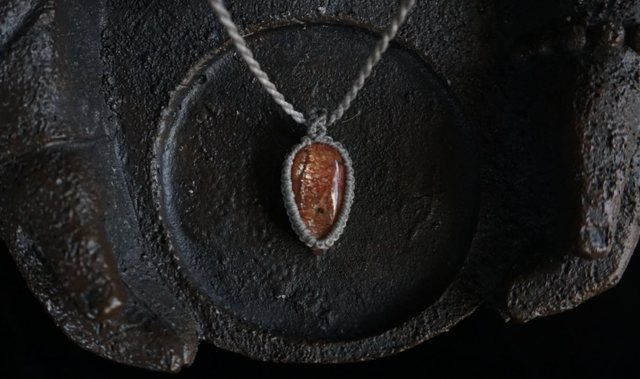 Sonnenstein Schutzamulett für Optimismus und Lebensfreude 