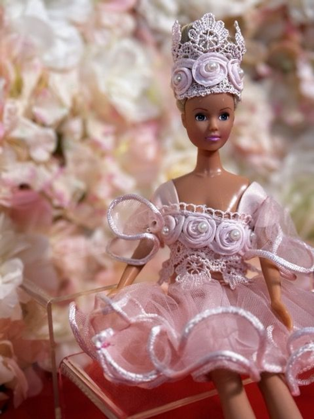 Poupée – Robe rose en dentelle & Coiffe assortie - Fait main