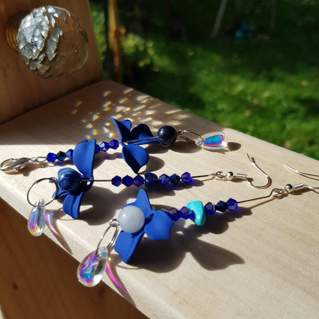 Boucles d'oreilles Fleur bleue – Création Vibratoire
