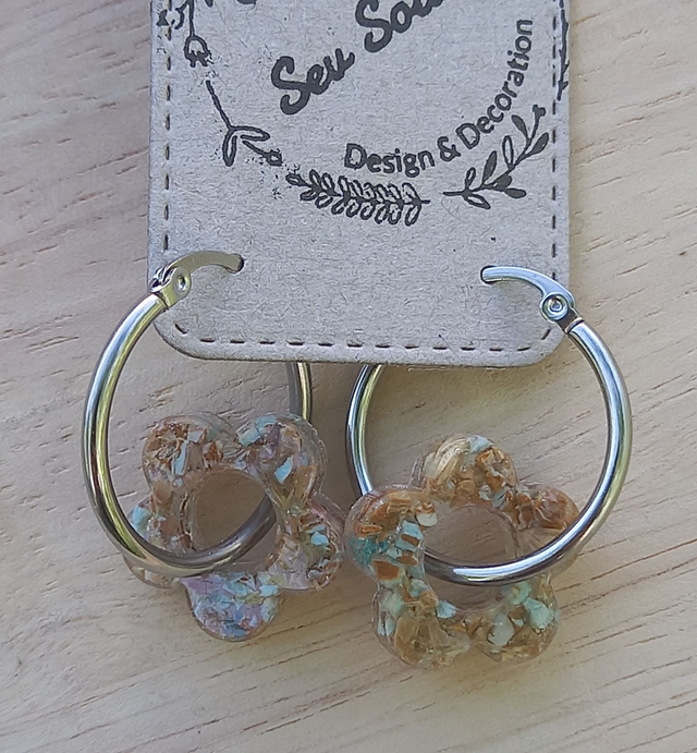 Boucles d&#039;oreilles - Créoles argentées Fleur : bleu et marron camel