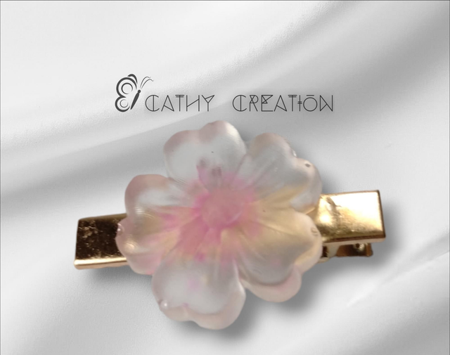 Pince à cheveux fleur coeur rose 