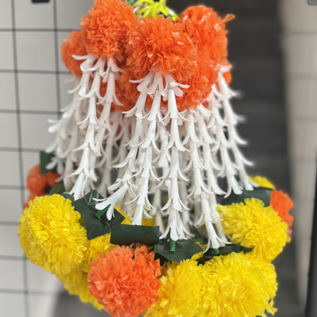 Lilly marigold with leaf hangings(pair)