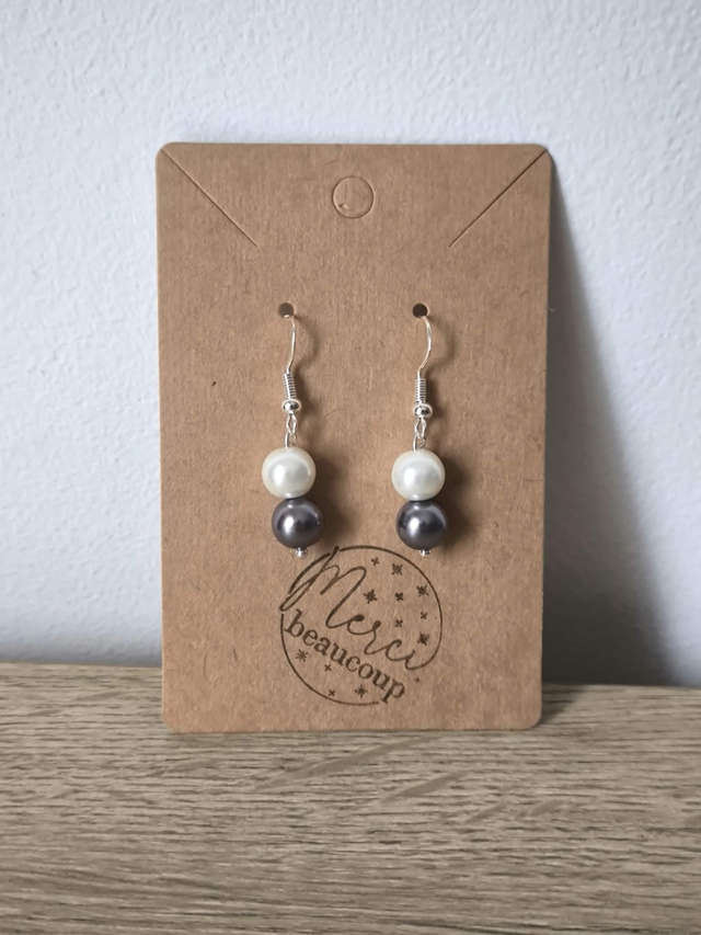 Boucles d’Oreilles Perles de Nacre Blanches et Anthracite de Majorque – Bijoux Élégants en Acier Inoxydable