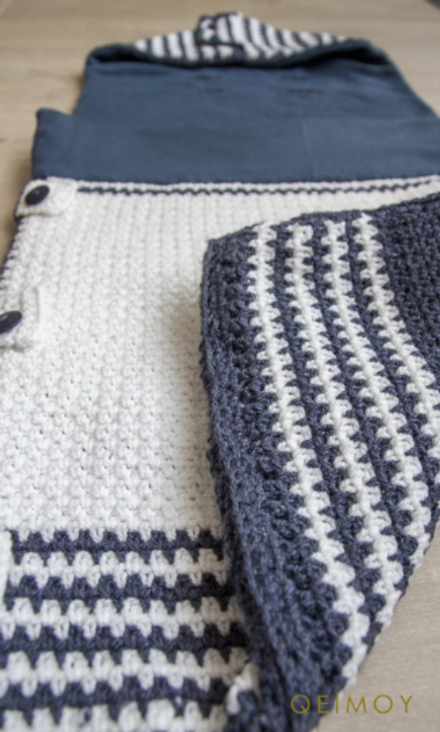 Handgemaakte voetenzak/trappelzak/slaapzak met voering (blauwwit)