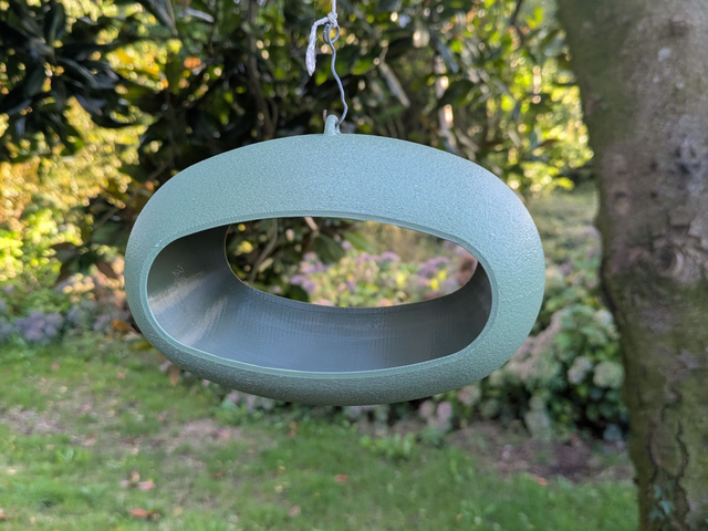 Mangeoire à oiseaux de la nature à suspendre de forme ovale