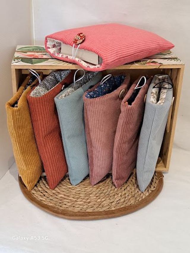 Pochette Molletonnée Livre de poche / idée cadeau - Velours côtelé et coton fleuri