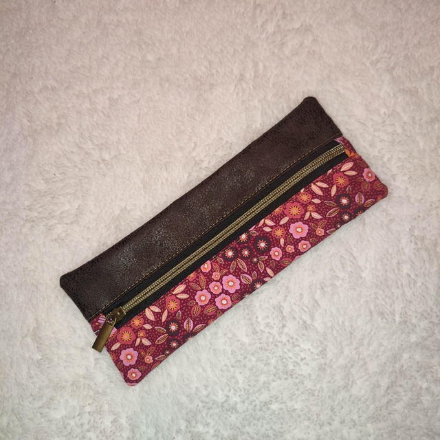 Trousse plate marron