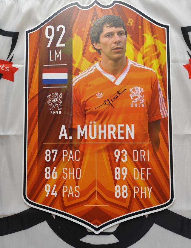 Fifa speciale kaart gesigneerd Arnold Mühren 