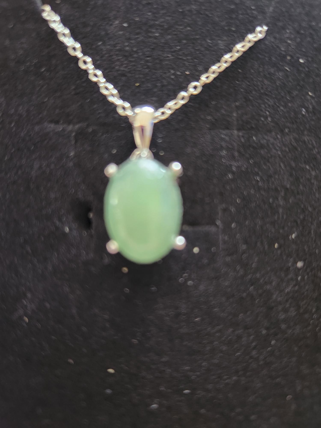 STERLING SILVER NECKLACE WITH AVENTURINE CRYSTAL