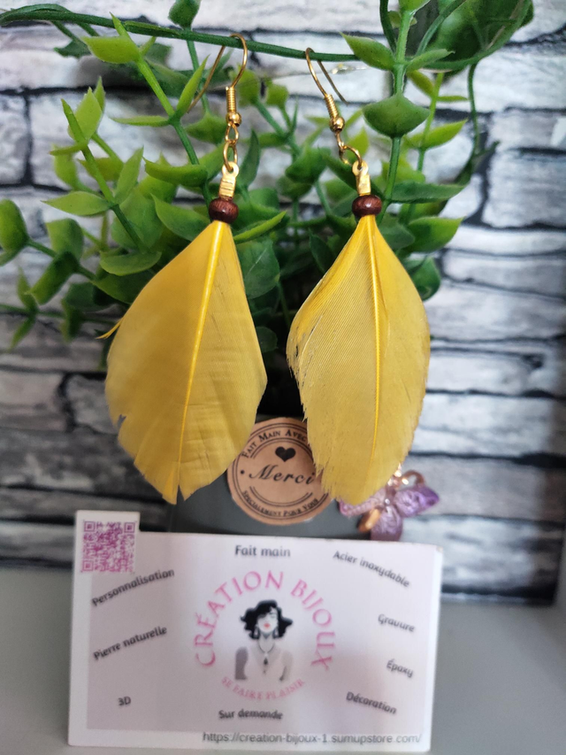 Boucle d'oreille plume jaune 