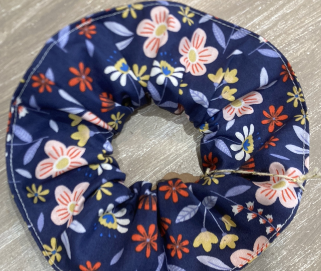 Chouchou fleuri bleu marine 