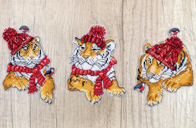 Christmas Tigers Toys kit of 3 pieces Letitstich