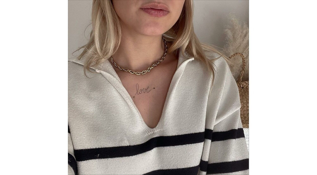 Tatouage &quot;love&quot; à l&#039;unité