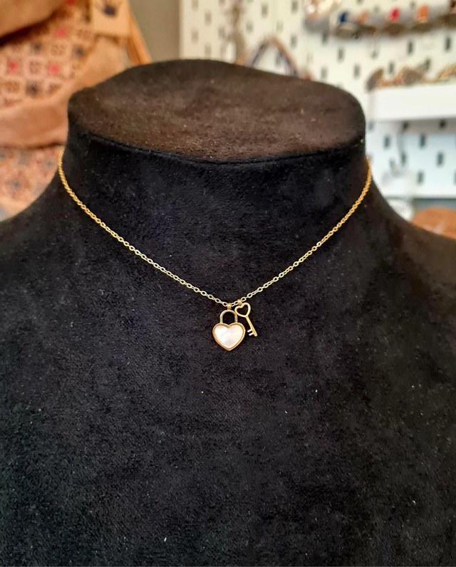 Collier en acier inoxydable or "Coeur à prendre" Nacre