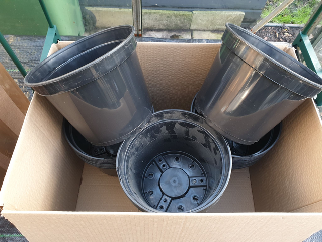 Pack of 27 Black Plastic Brand New Round Pots - 3 Litre Pot